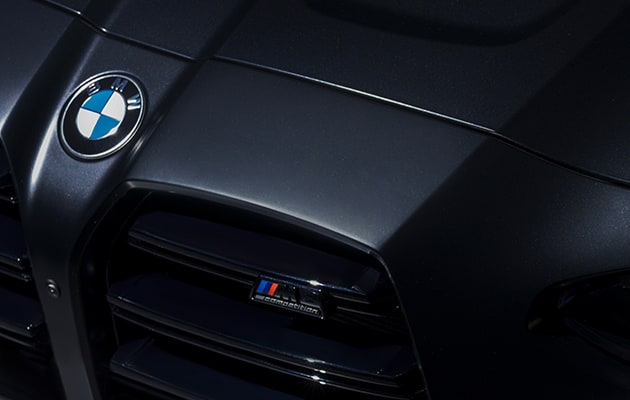 Front detail of the BMW Roundel on the BMW M4 in Frozen Black