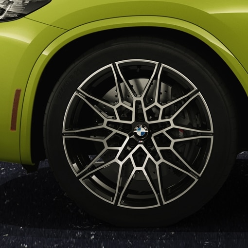 Detail of the 21" Competition forged wheels